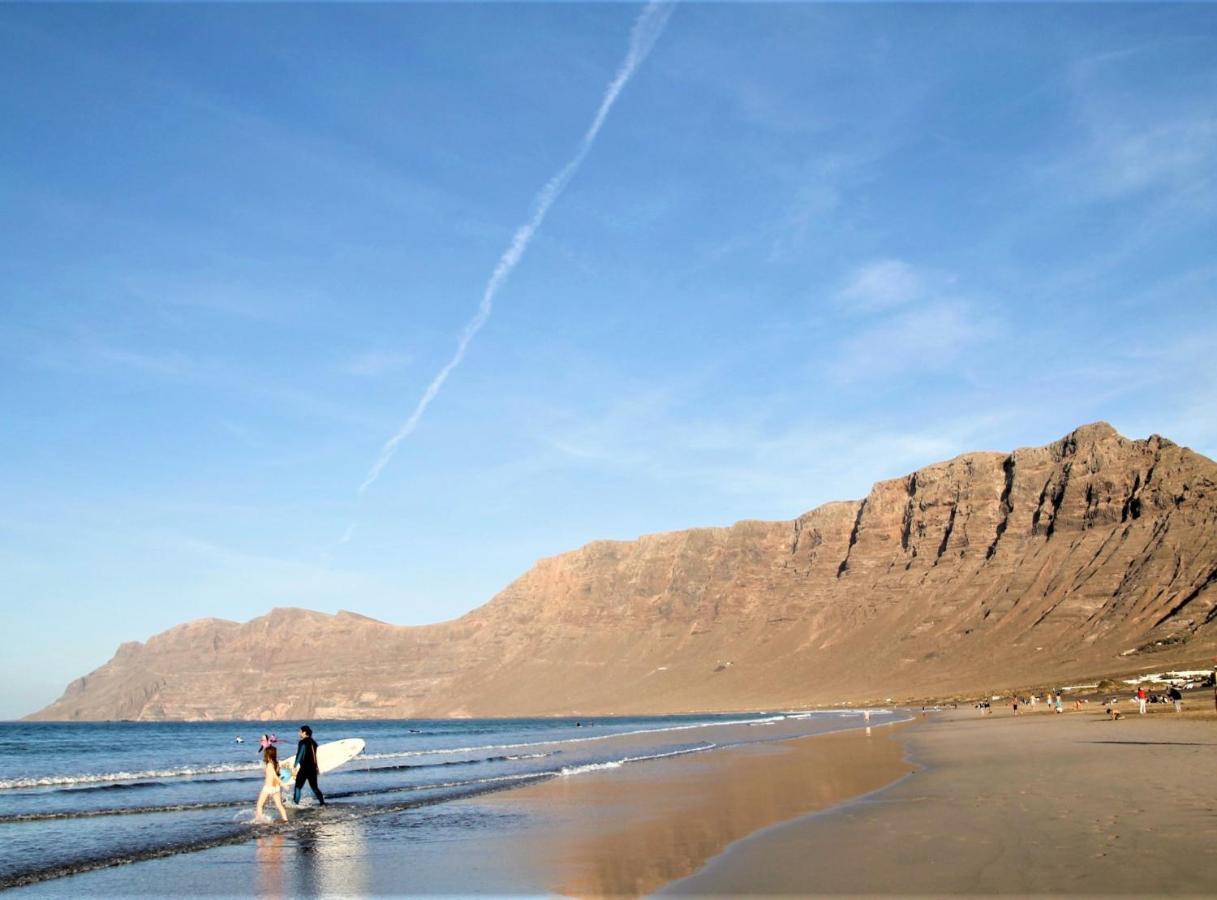Canaryislandshost L Famara Surfer Dış mekan fotoğraf