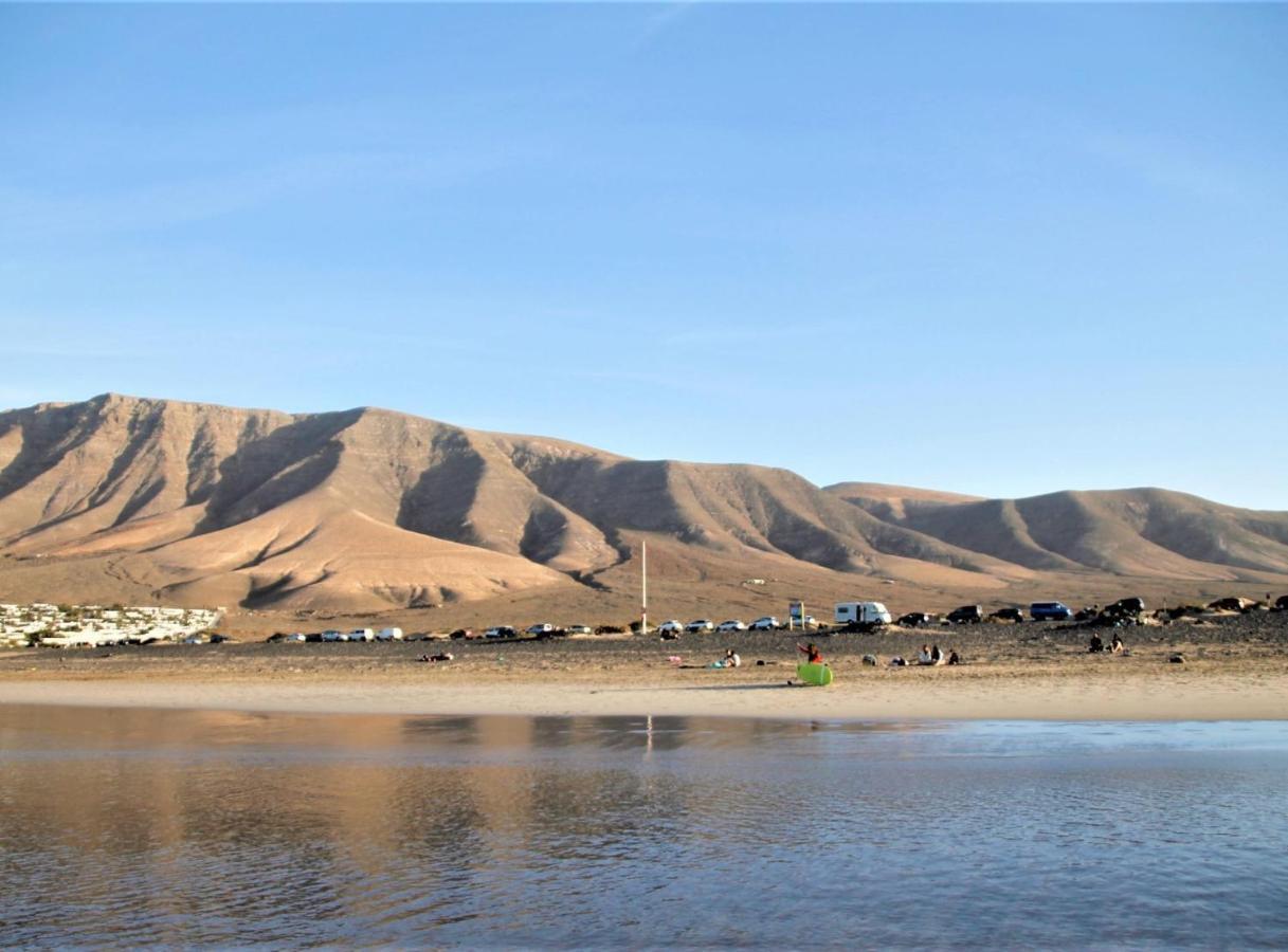 Canaryislandshost L Famara Surfer Dış mekan fotoğraf